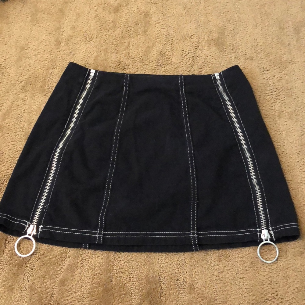 black zipper skirt